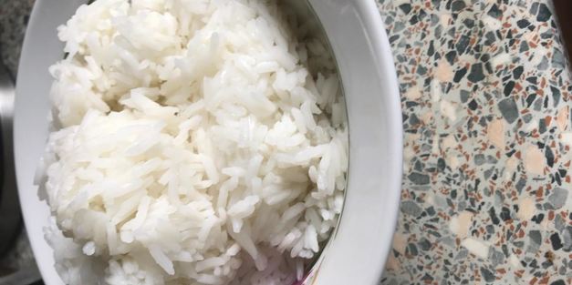 рис по-тайски с курицей креветками и кешью