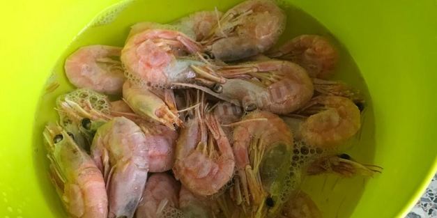 рис по-тайски с курицей креветками и кешью