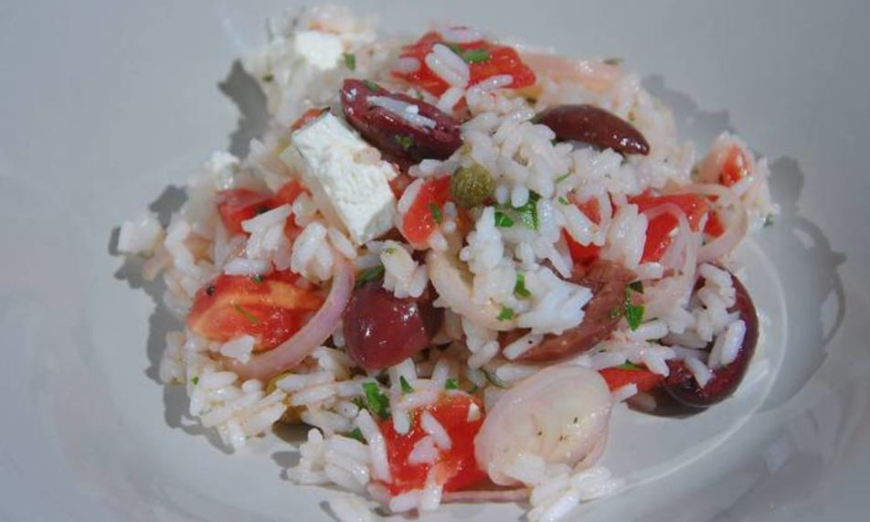Рецепт рис с фетой, помидорами, оливками и каперсами