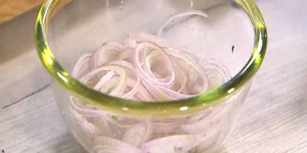 рис с фетой, помидорами, оливками и каперсами