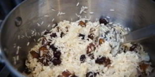 рис с финиками