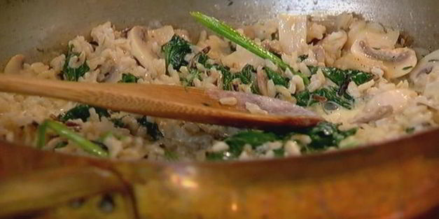 рис с горгонзолой, шампиньонами и шпинатом