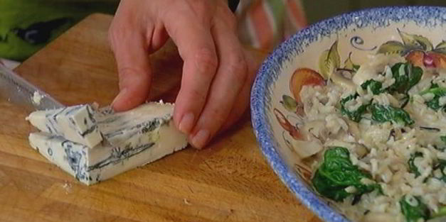 рис с горгонзолой, шампиньонами и шпинатом
