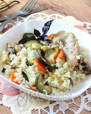 Рис с кабачками и курицей в мультиварке