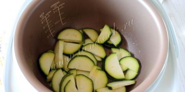 рис с кабачками и курицей в мультиварке