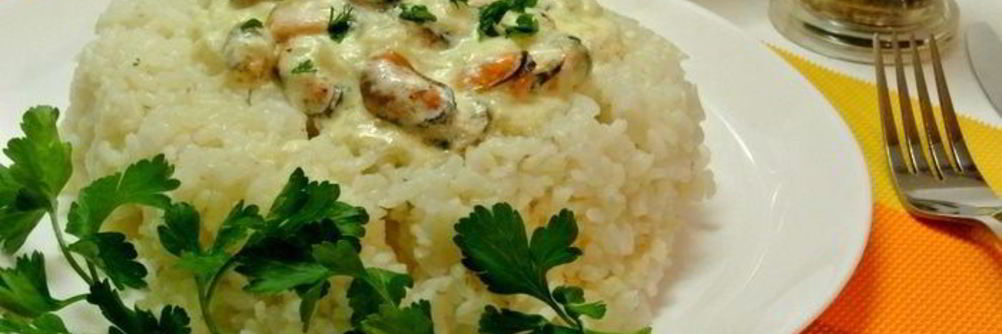 Рис с мидиями в соусе