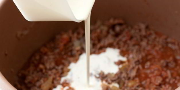 рис с мясным соусом в мультиварке