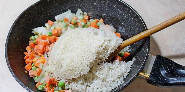 рис с овощами и карри
