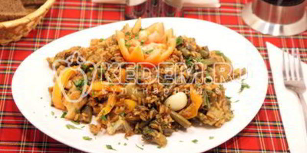 рис с овощами и соевым соусом