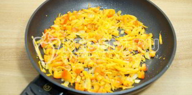 рис с овощами на сковороде