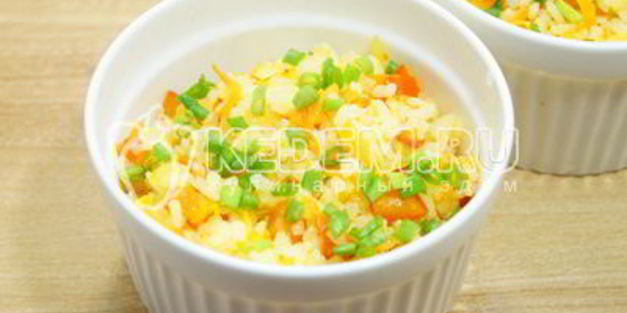 рис с овощами на сковороде