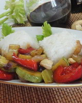 Рис с овощами в азиатском стиле