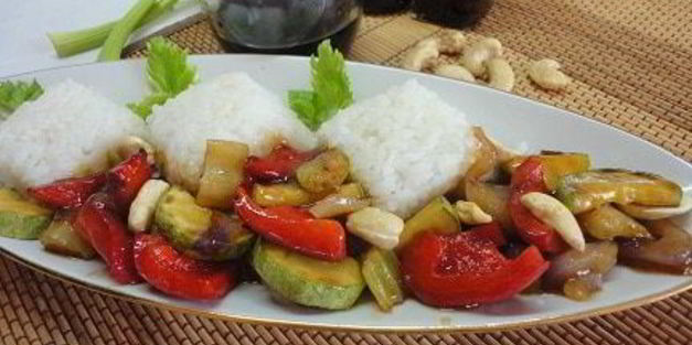 рис с овощами в азиатском стиле