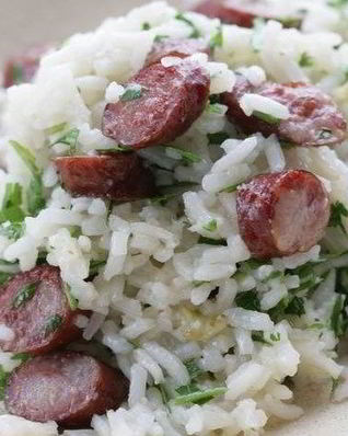 Рис с сельдереем и острыми колбасками
