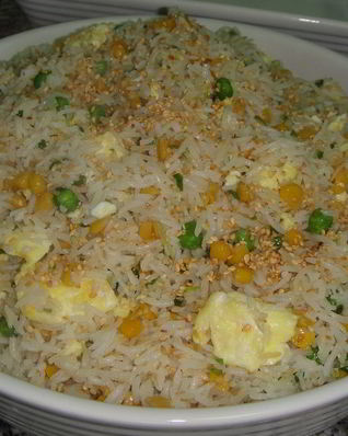 Рис с яйцом и овощами