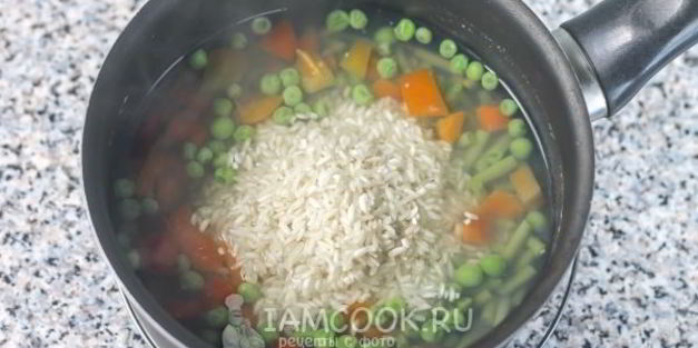 рис с замороженными овощами