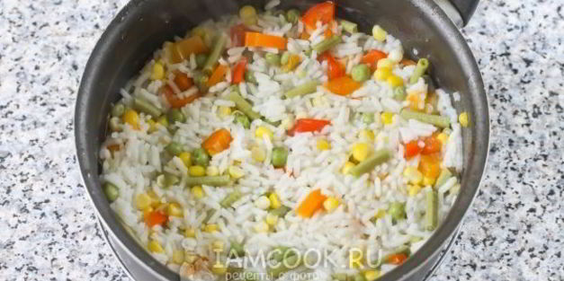 рис с замороженными овощами