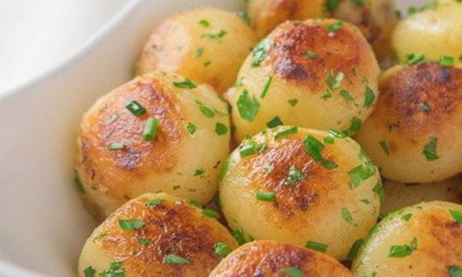Рецепт румяный картофель с зеленью на гарнир