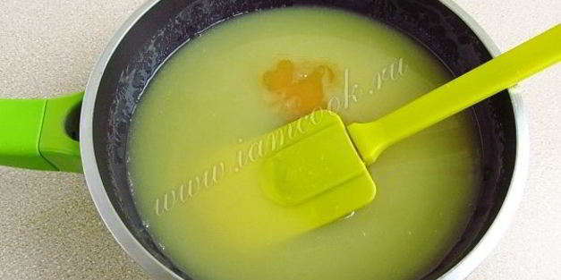 сливочно-медовый ирис пчелка