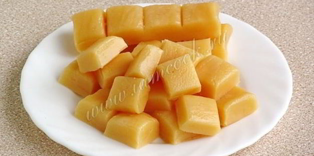 сливочно-медовый ирис пчелка