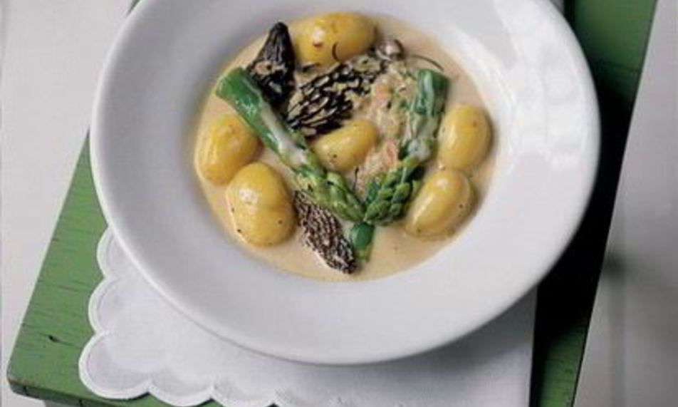 Рецепт спаржа, картофель и сморчки в сливочно-винном соусе