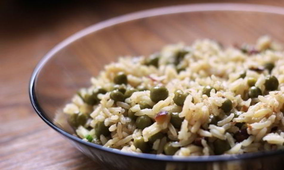 Рецепт вегетарианский рис с зеленым горошком и миндалем