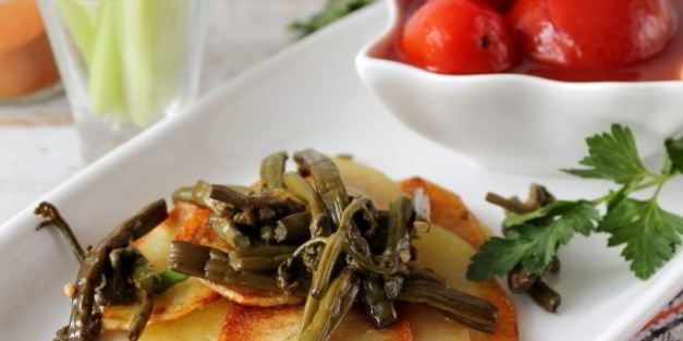 жареная картошка с папоротником