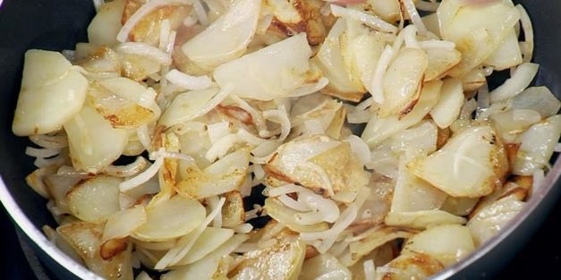 жареная картошка с шампиньонами