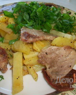 Жареный картофель со свиной вырезкой