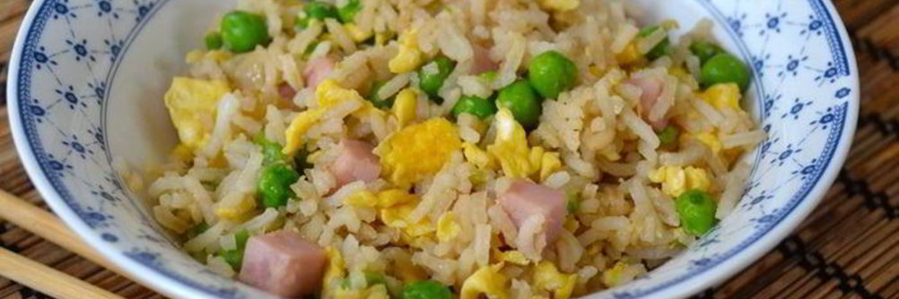 Жареный рис по-кантонезийски