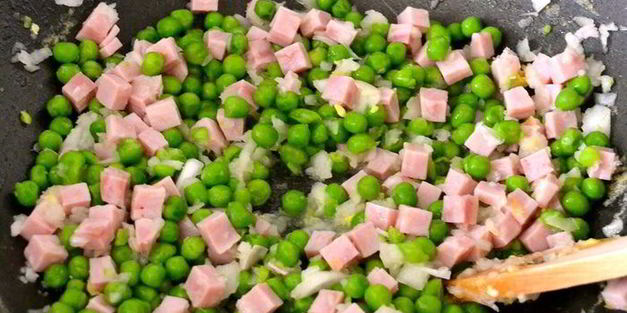 жареный рис по-кантонезийски