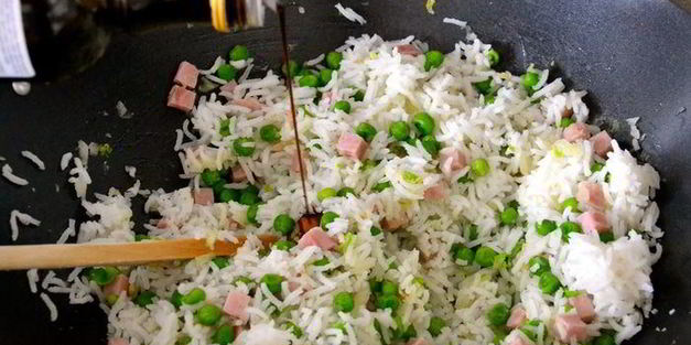 жареный рис по-кантонезийски