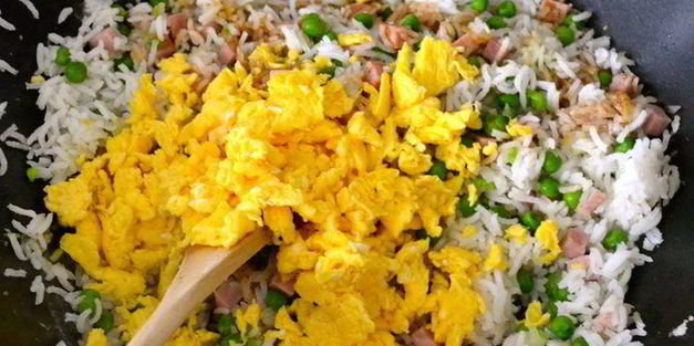 жареный рис по-кантонезийски