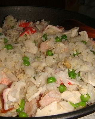 Жареный рис по-шанхайски с крабовым мясом