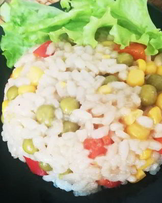 Жареный рис с овощами