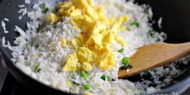 жареный рис с соевым соусом