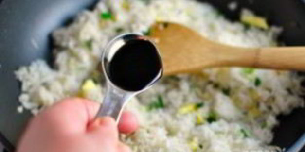 жареный рис с соевым соусом
