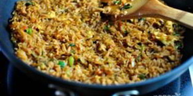 жареный рис с соевым соусом