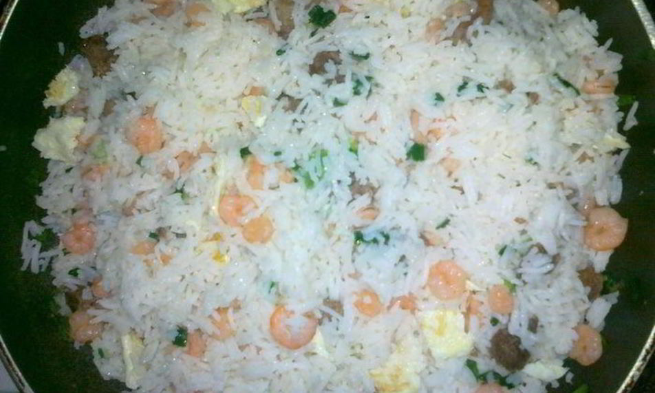 Рецепт жареный рис со свининой и креветками