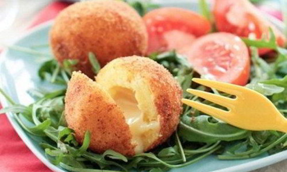 Рецепт золотистые крокеты из картофеля с сыром