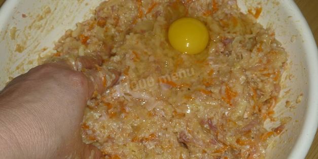 ленивые голубцы с рисом капустой и фаршем в кастрюле