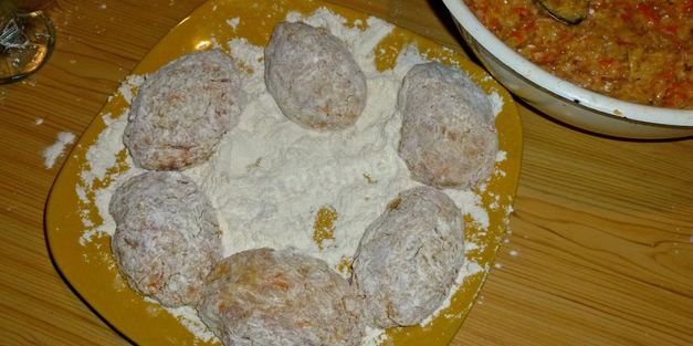 ленивые голубцы с рисом капустой и фаршем в кастрюле