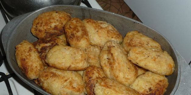 ленивые голубцы с рисом капустой и фаршем в кастрюле