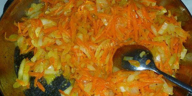 ленивые голубцы с рисом капустой и фаршем в кастрюле