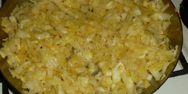 ленивые голубцы с рисом капустой и фаршем в кастрюле