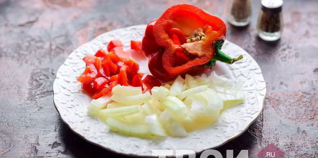 гречневая лапша с курицей и овощами