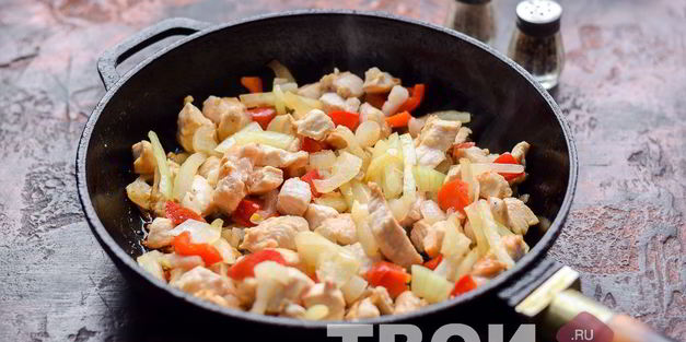 гречневая лапша с курицей и овощами