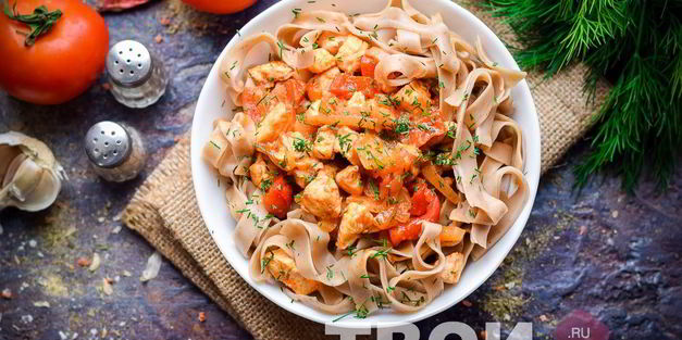 гречневая лапша с курицей и овощами