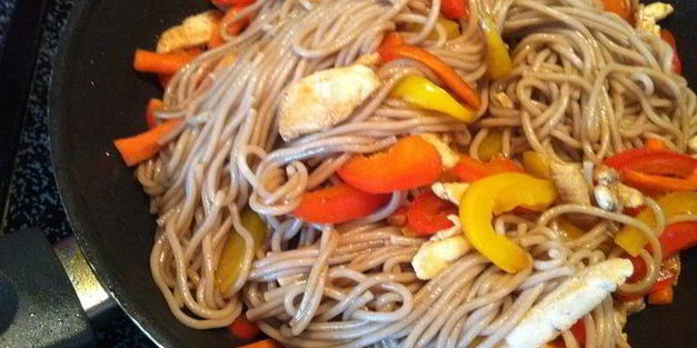 гречневая лапша с курочкой и овощами