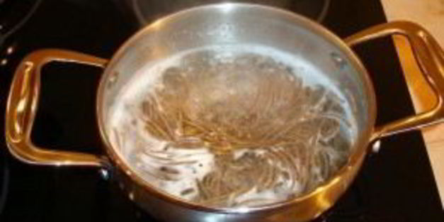 гречневая лапша с овощами и креветками